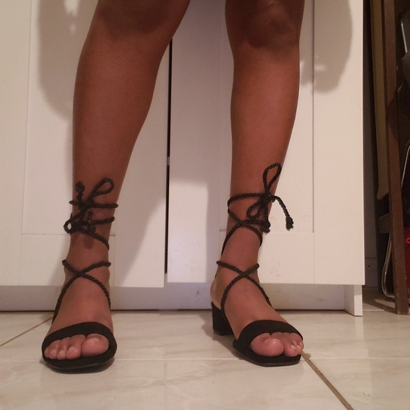 Strappy heels - Picture 4 of 11